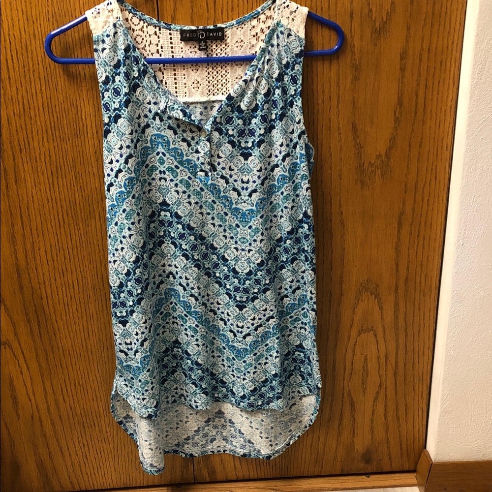 Blouse. Sleeveless, size small